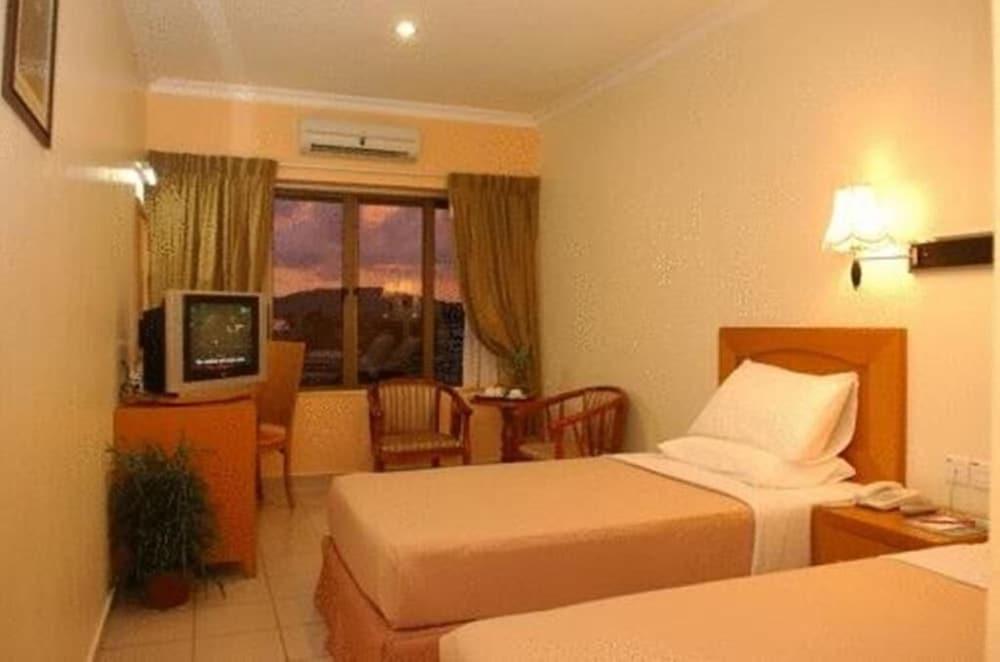 Megah D'Aru Hotel Кота Кинабалу Екстериор снимка