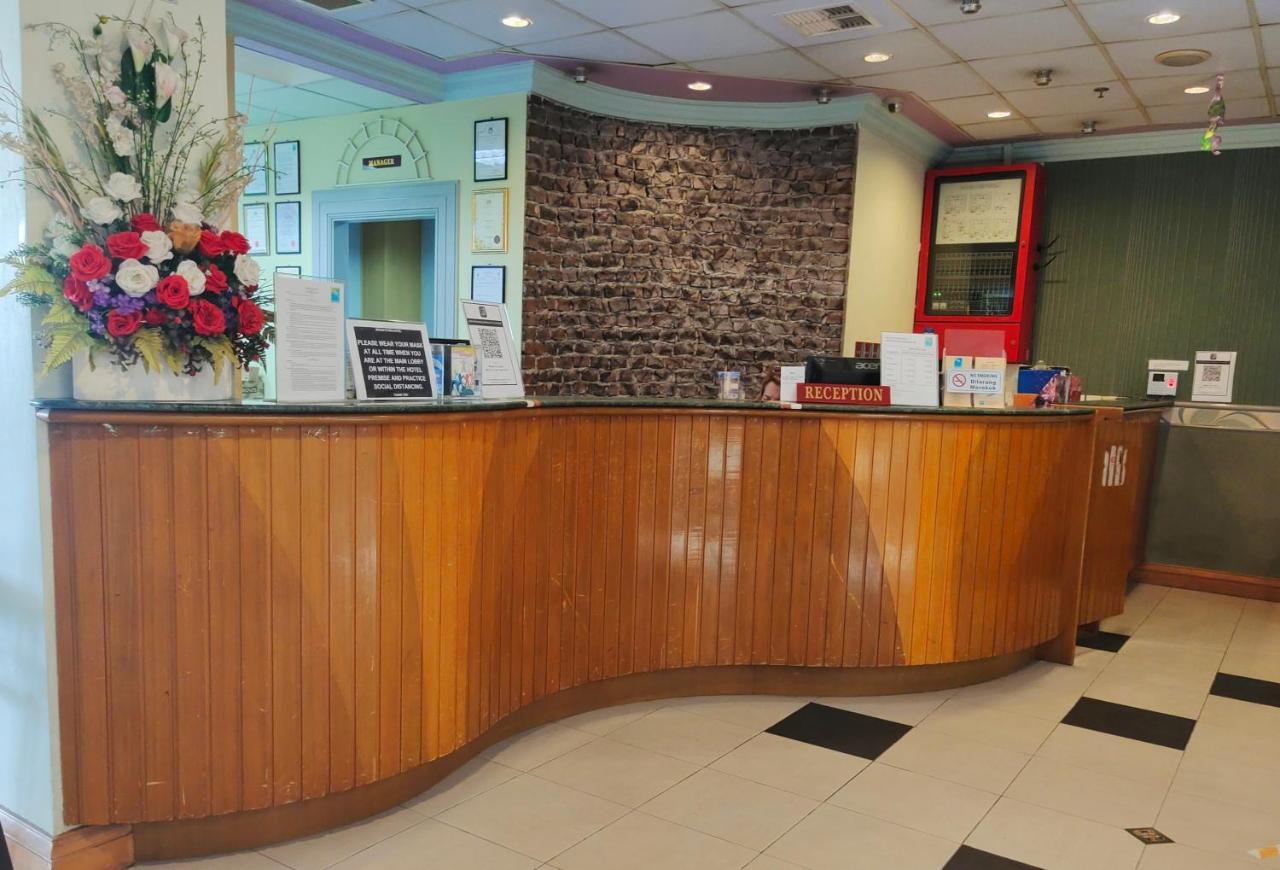 Megah D'Aru Hotel Кота Кинабалу Екстериор снимка